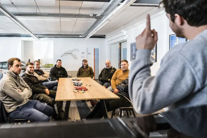 Partie théorie et présentation lors de notre formation d'initation au detailing à Wavre